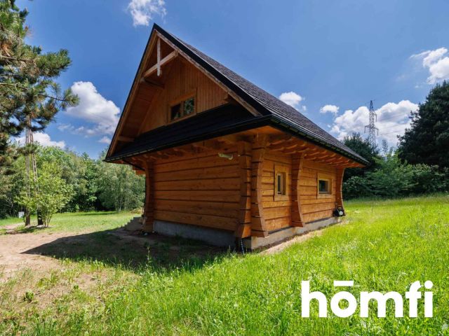 Na sprzedaż urokliwy, całoroczny dom z drewna na dużej, 45 arowej działce w otoczeniu łąk, lasów i pól! Idealny jako odskocznia od miasta lub pod wynajem turystyczny (obecnie funkcjonuje w krótkim najmie - ocena 9.9/10 na bookingu) | Skrzydlna | gm. Dobra | pow. Limanowski. - Dom - Sprzedaż - Limanowski, Dobra / Skrzydlna