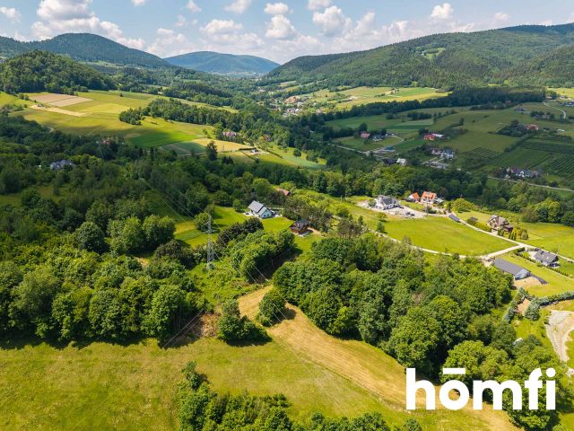 Na sprzedaż urokliwy, całoroczny dom z drewna na dużej, 45 arowej działce w otoczeniu łąk, lasów i pól! Idealny jako odskocznia od miasta lub pod wynajem turystyczny (obecnie funkcjonuje w krótkim najmie - ocena 9.9/10 na bookingu) | Skrzydlna | gm. Dobra | pow. Limanowski. - Dom - Sprzedaż - Limanowski, Dobra / Skrzydlna