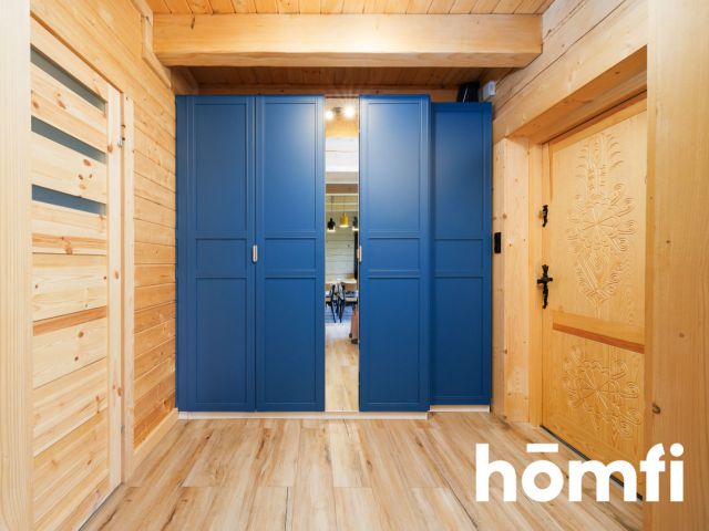 A charming, year-round wooden house for sale on a large, 45-are plot surrounded by meadows, forests, and fields! Ideal as a getaway from the city or for tourist rental (currently functioning in short-term rental - rating 9.9/10 on booking) | Skrzydlna | Dobra commune | Limanowa county. - House - Sale - Limanowski, Dobra / Skrzydlna