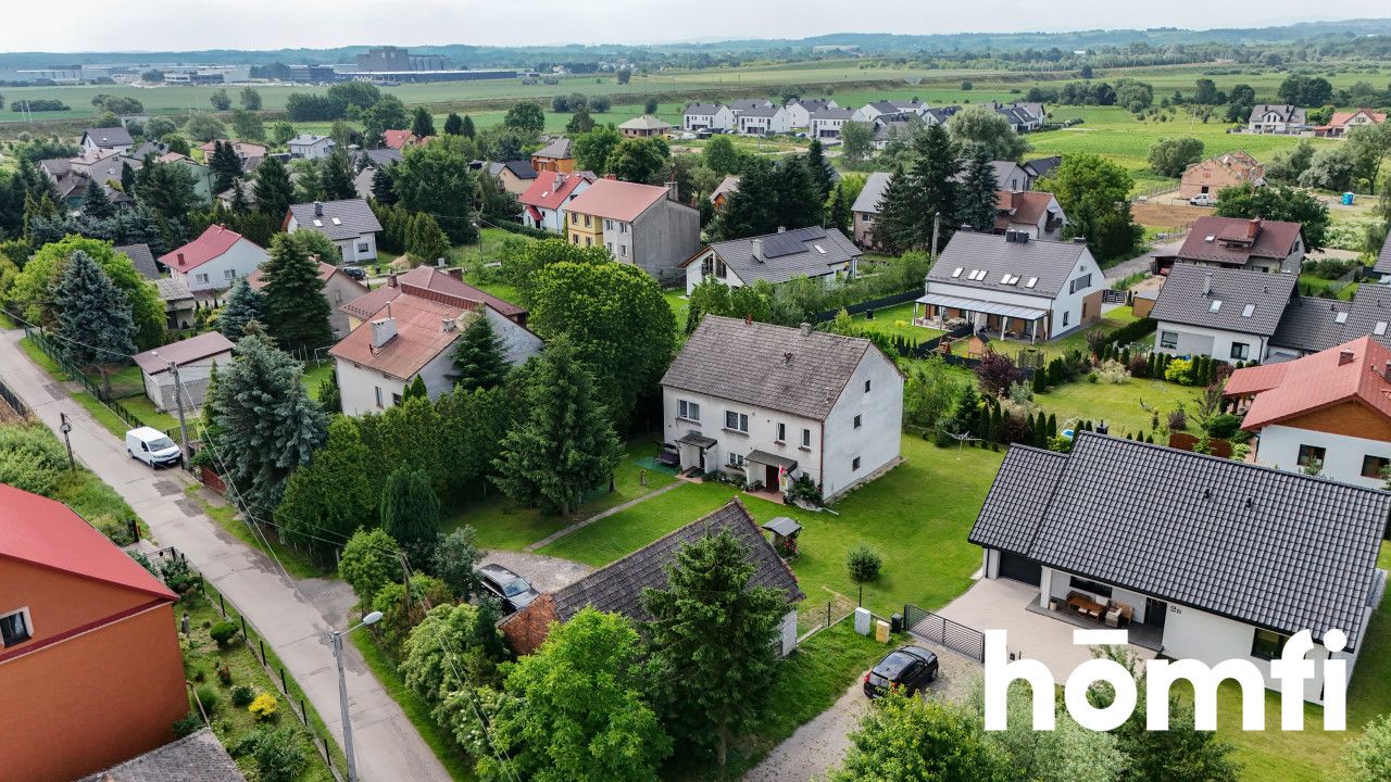 SINGLE-FAMILY HOUSE IN A QUIET NEIGHBORHOOD IN NEED OF RENOVATION - House - Sale - Wielicki, Niepołomice