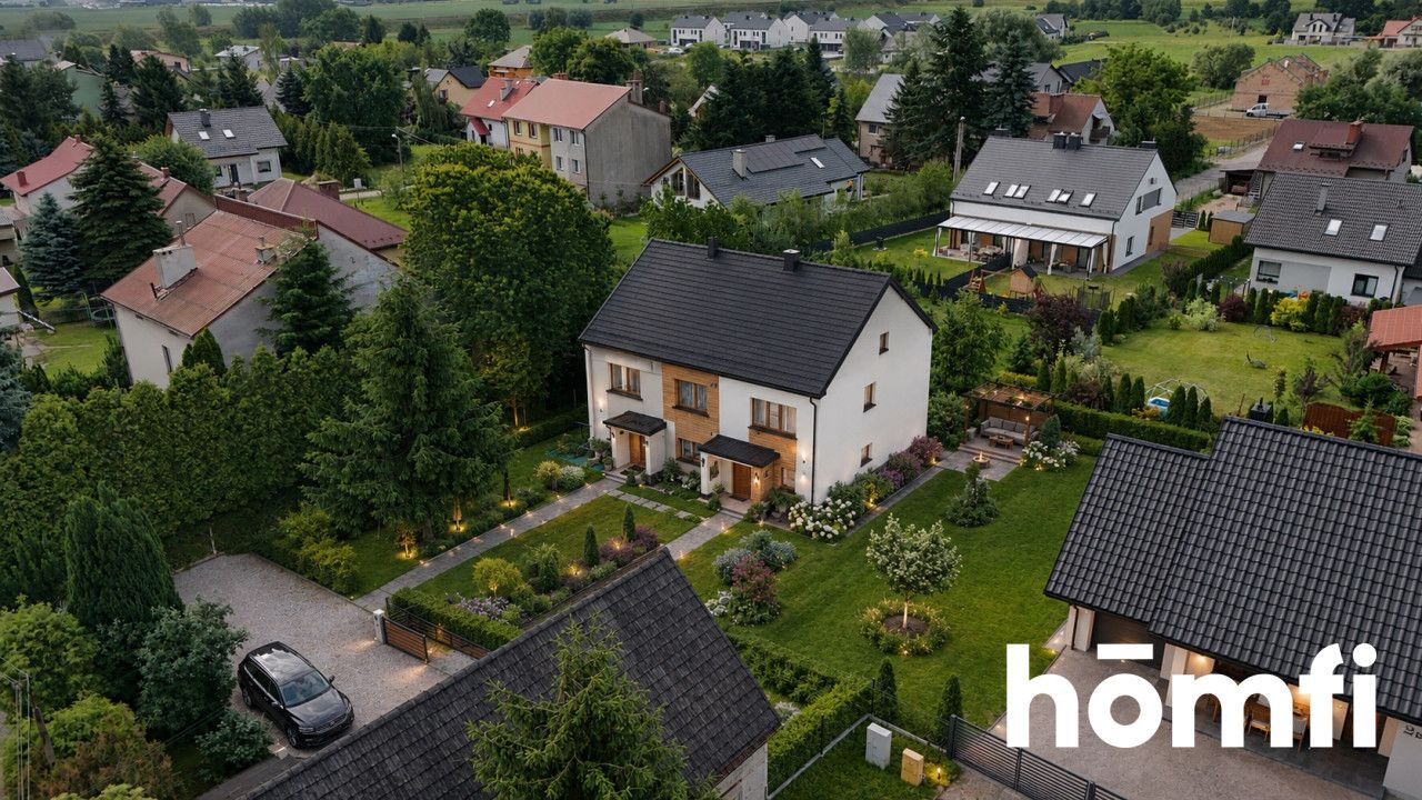 SINGLE-FAMILY HOUSE IN A QUIET NEIGHBORHOOD IN NEED OF RENOVATION - House - Sale - Wielicki, Niepołomice