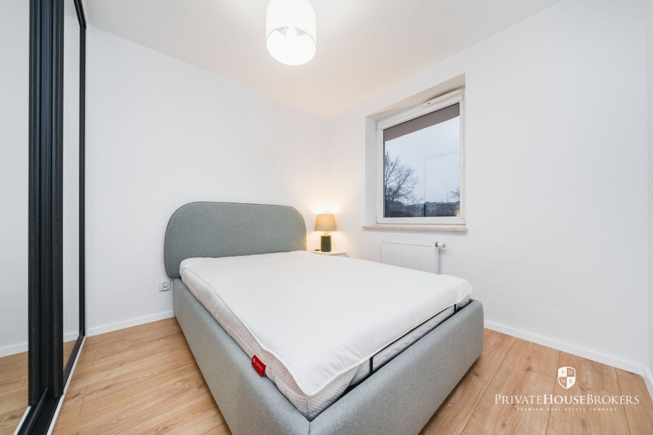 A sunny and spacious apartment located in a green area Czyżyny|parking for residents on the groundfloor - Apartment - Rent - Kraków, Nowa Huta / Czyżyny