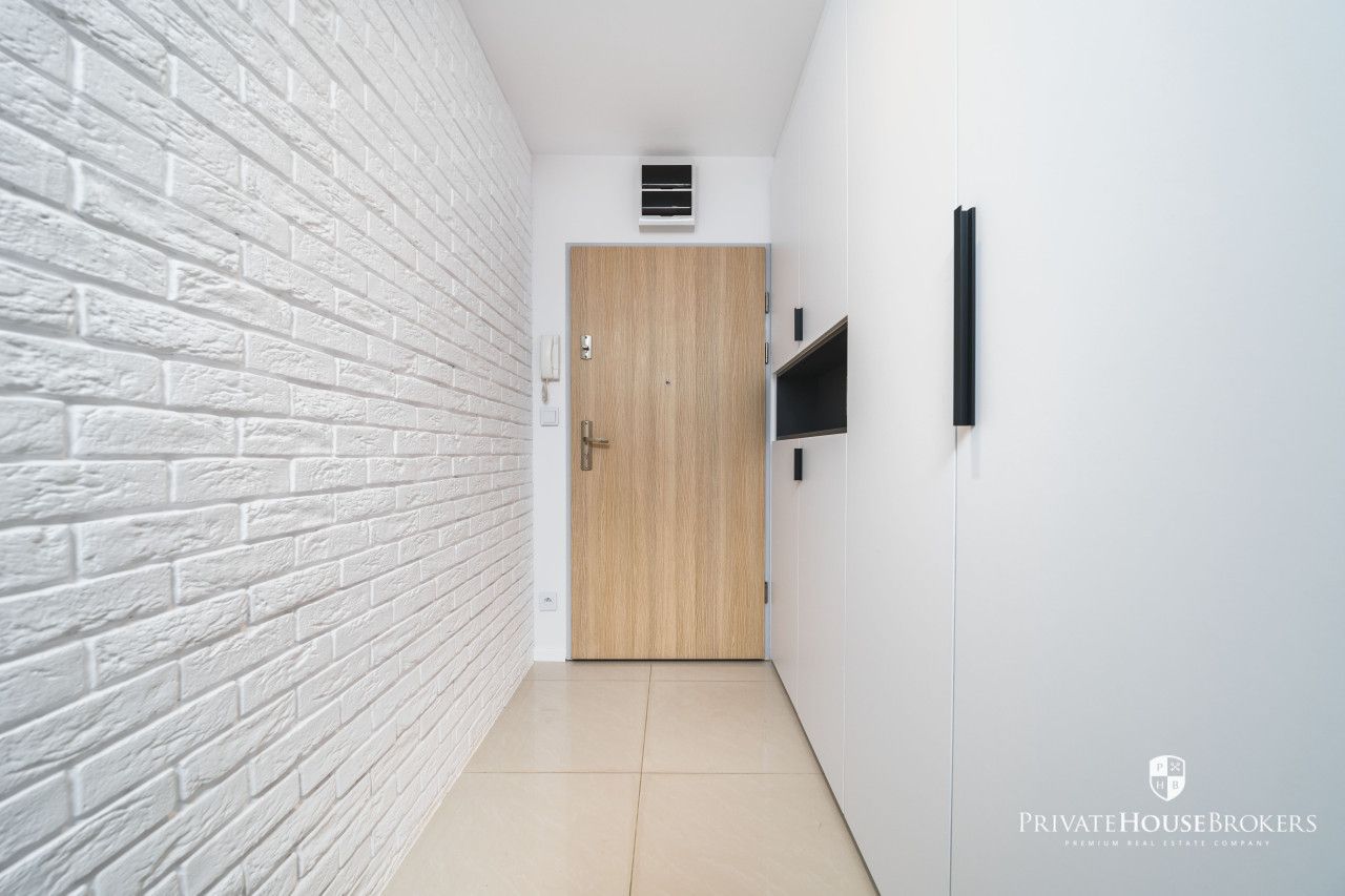 A sunny and spacious apartment located in a green area Czyżyny|parking for residents on the groundfloor - Apartment - Rent - Kraków, Nowa Huta / Czyżyny