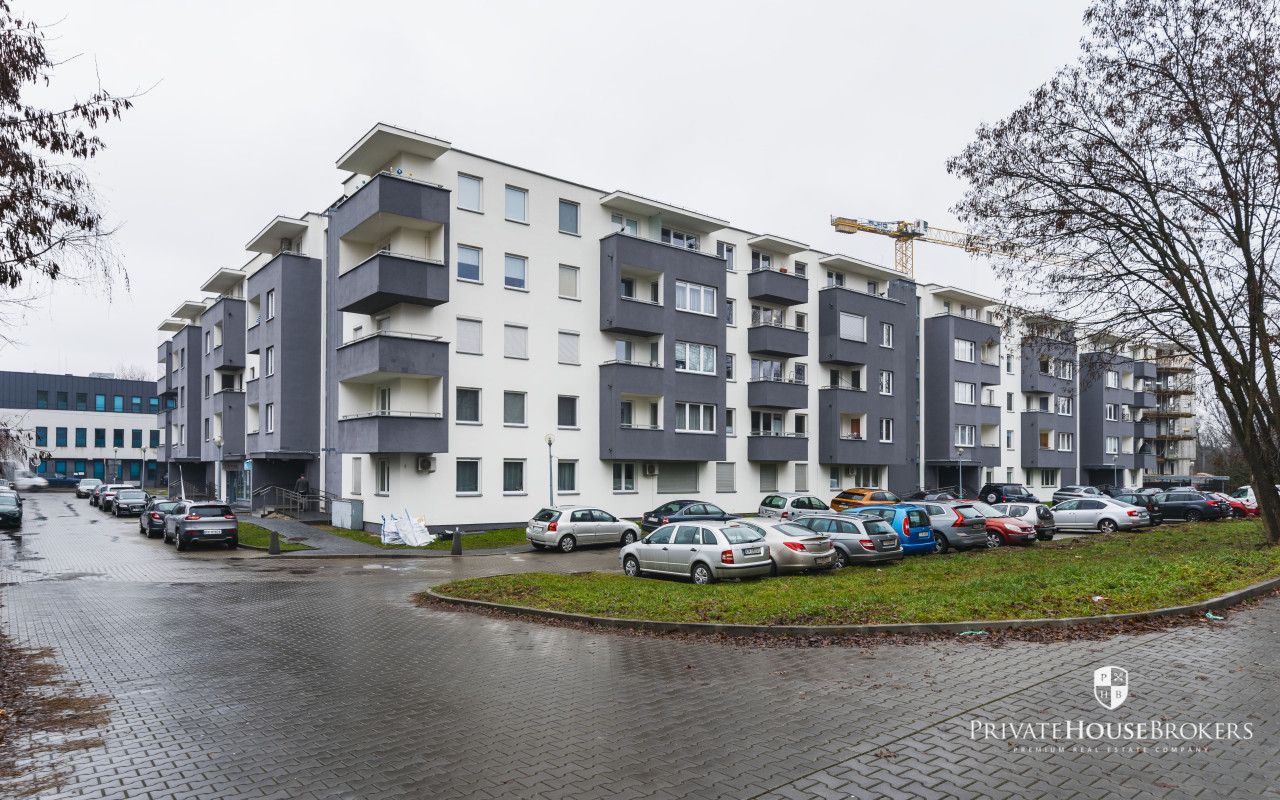 A sunny and spacious apartment located in a green area Czyżyny|parking for residents on the groundfloor - Apartment - Rent - Kraków, Nowa Huta / Czyżyny