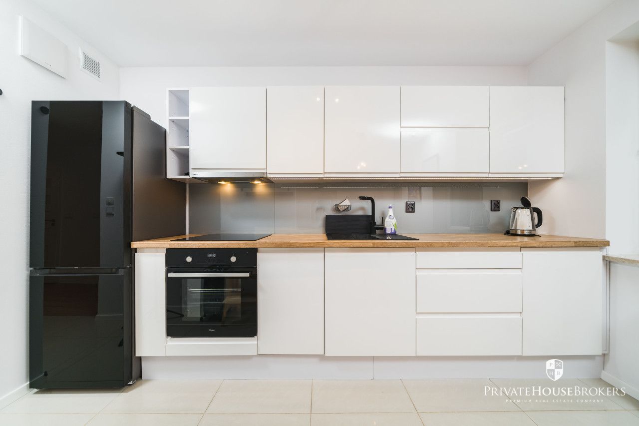 A sunny and spacious apartment located in a green area Czyżyny|parking for residents on the groundfloor - Apartment - Rent - Kraków, Nowa Huta / Czyżyny