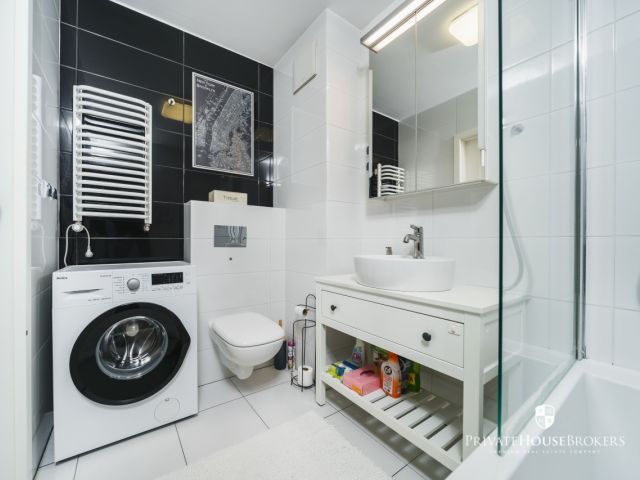 A sunny and spacious apartment located in a green area Czyżyny|parking for residents on the groundfloor - Apartment - Rent - Kraków, Nowa Huta / Czyżyny