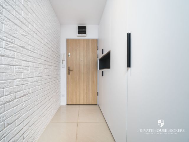 A sunny and spacious apartment located in a green area Czyżyny|parking for residents on the groundfloor - Apartment - Rent - Kraków, Nowa Huta / Czyżyny
