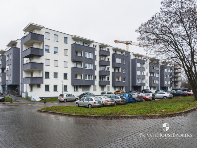 A sunny and spacious apartment located in a green area Czyżyny|parking for residents on the groundfloor - Apartment - Rent - Kraków, Nowa Huta / Czyżyny