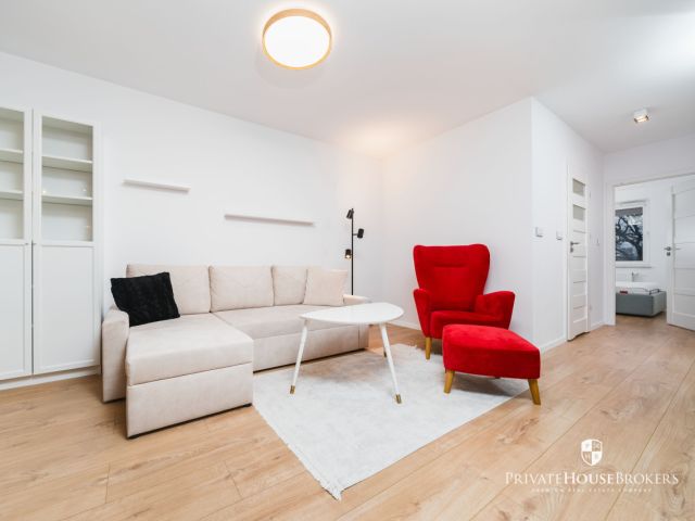 A sunny and spacious apartment located in a green area Czyżyny|parking for residents on the groundfloor - Apartment - Rent - Kraków, Nowa Huta / Czyżyny