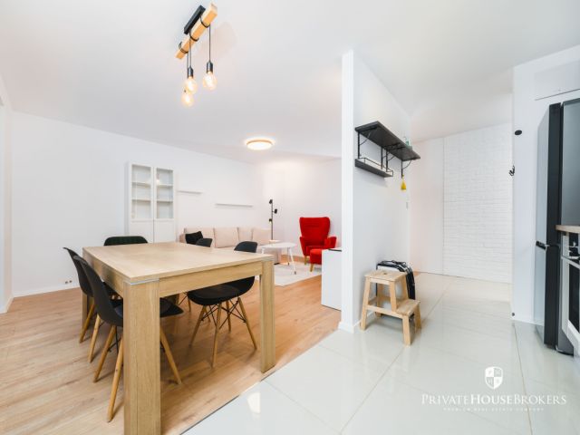 A sunny and spacious apartment located in a green area Czyżyny|parking for residents on the groundfloor - Apartment - Rent - Kraków, Nowa Huta / Czyżyny