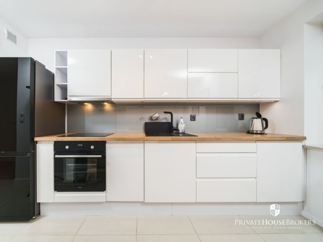 A sunny and spacious apartment located in a green area Czyżyny|parking for residents on the groundfloor - Apartment - Rent - Kraków, Nowa Huta / Czyżyny