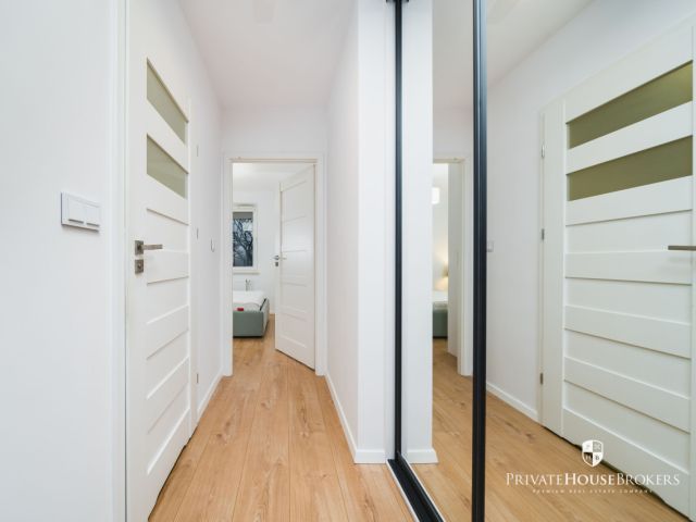 A sunny and spacious apartment located in a green area Czyżyny|parking for residents on the groundfloor - Apartment - Rent - Kraków, Nowa Huta / Czyżyny