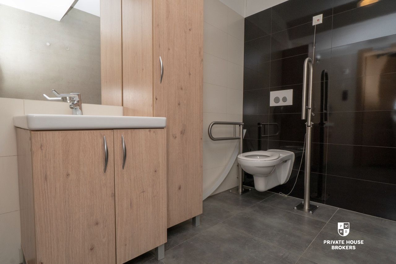 A unique space for your business - an intimate office building at Lubostroń street - Commercial premises - Rent - Kraków, Ruczaj