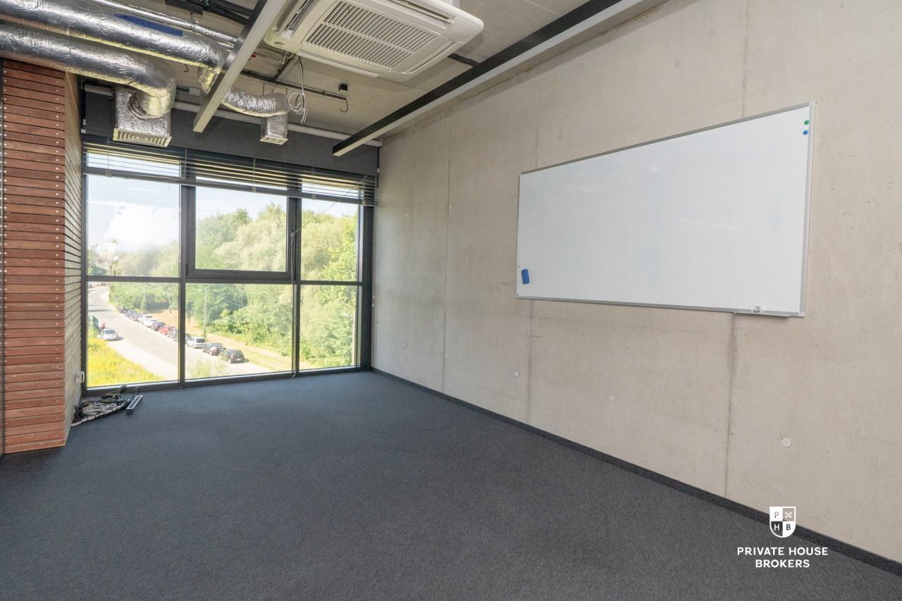 A unique space for your business - an intimate office building at Lubostroń street - Commercial premises - Rent - Kraków, Ruczaj