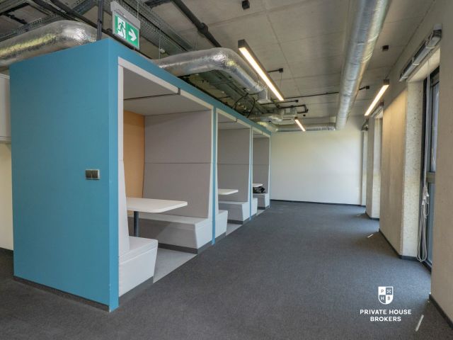 A unique space for your business - an intimate office building at Lubostroń street - Commercial premises - Rent - Kraków, Ruczaj