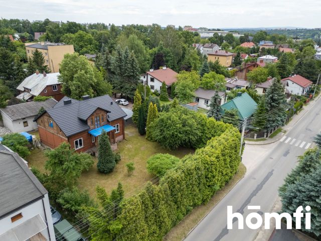 Drewniany dom, dwa osobne mieszkania, działka 1300 - Dom - Sprzedaż - Starachowicki, Starachowice / Orłowo