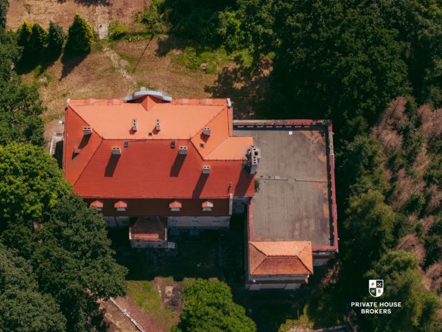 Palace with Current Building Permit / Investment / Nursing Home / SPA Hotel - Будинок - Продаж - Świdnicki, Świdnica / Bystrzyca Górna