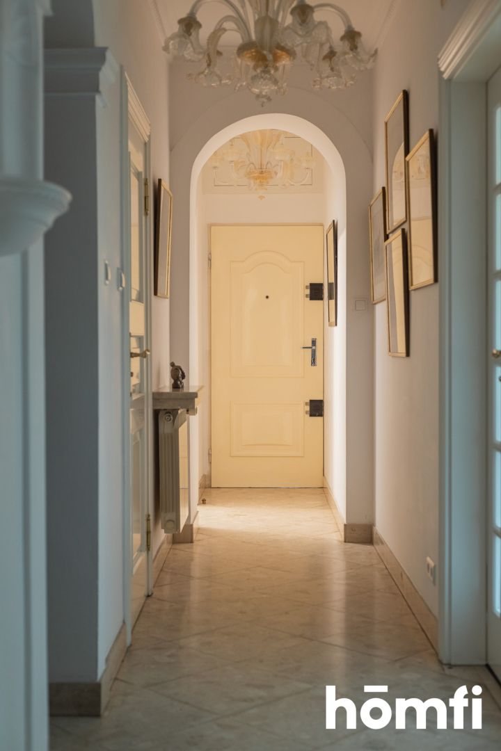 Klasyczna rezydencja z ponadczasową elegancją - Dom - Sprzedaż - Warszawski Zachodni, Łomianki