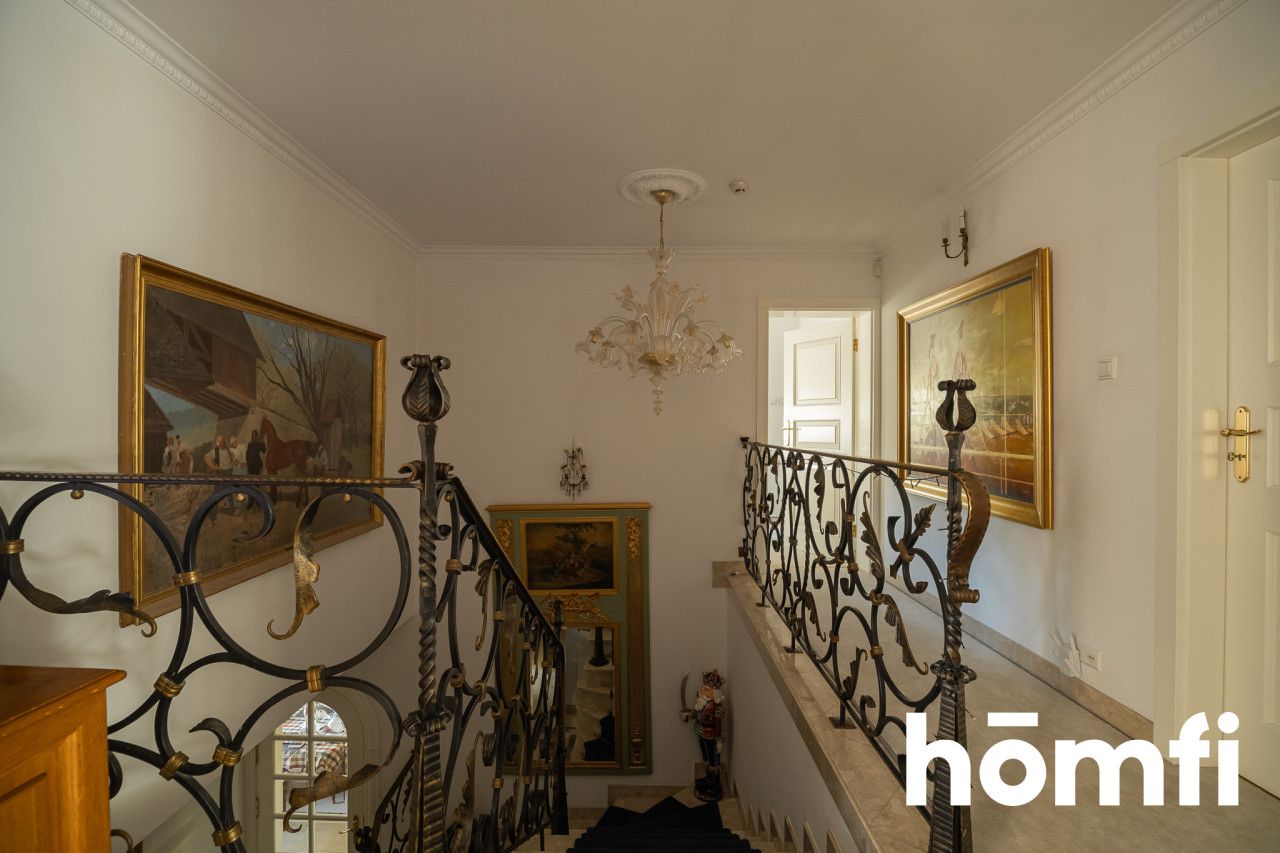 Klasyczna rezydencja z ponadczasową elegancją - Dom - Sprzedaż - Warszawski Zachodni, Łomianki