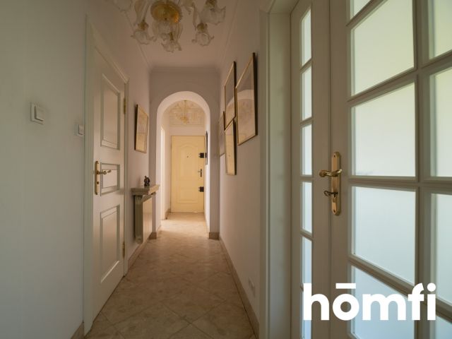 Klasyczna rezydencja z ponadczasową elegancją - Dom - Sprzedaż - Warszawski Zachodni, Łomianki