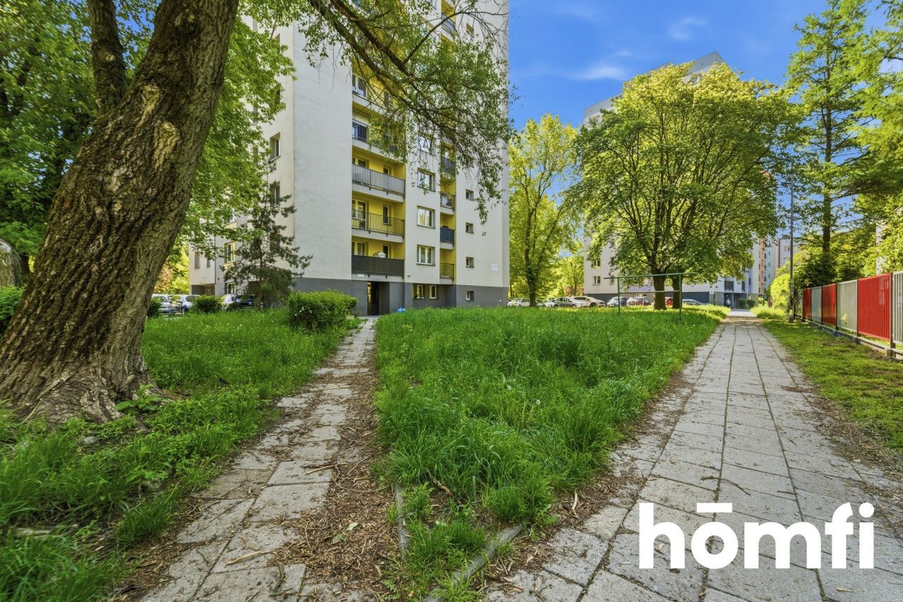 Cozy, Move-In Ready 1-Bed with a Balcony in the Heart of the City - Квартира - Продаж - Sosnowiec, Centrum