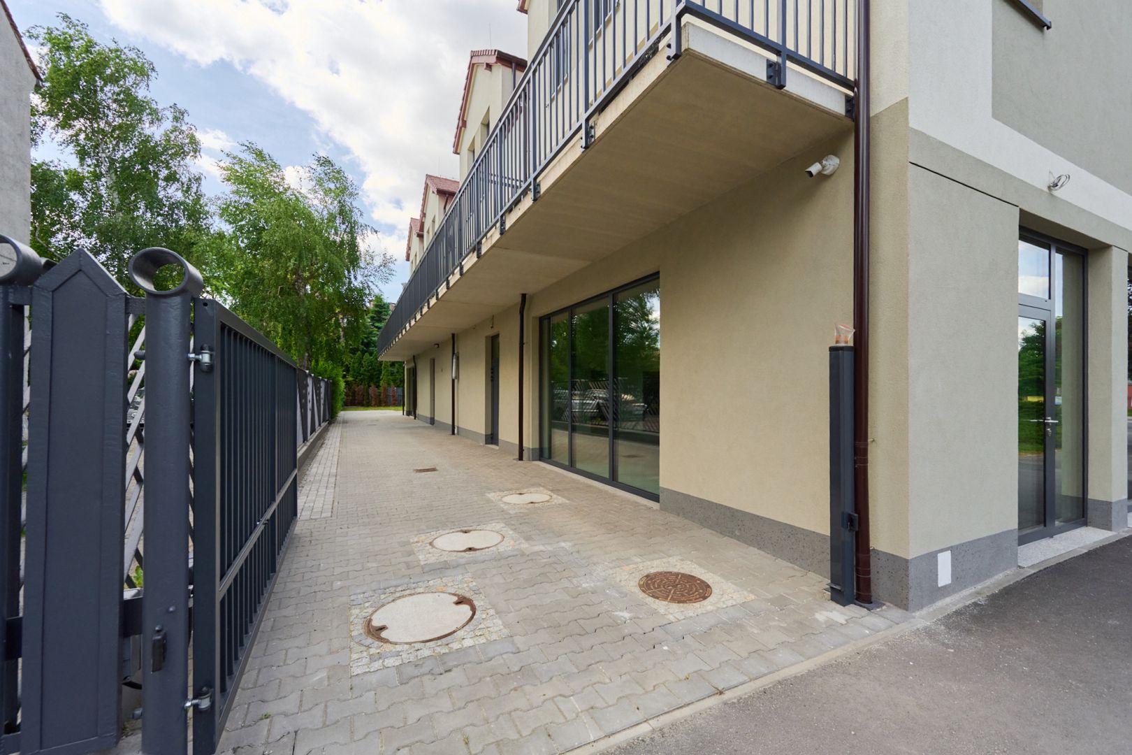 Finished premises in a new building - Commercial premises - Rent - Wrocław, Fabryczna / Nowy Dwór