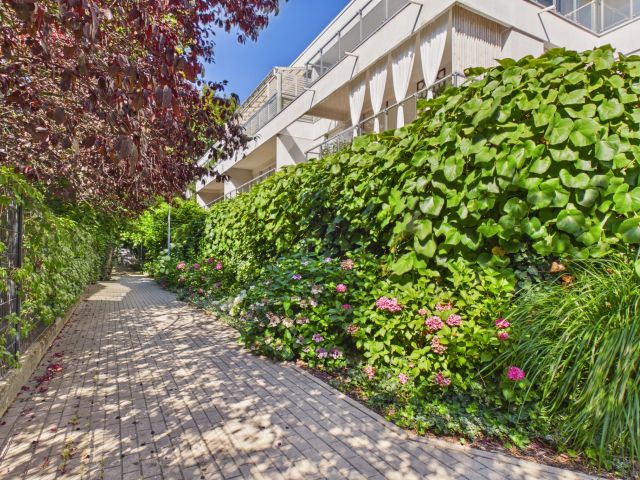 Comfortable 3-bedroom apartment with a terrace and a garden right next to the Eastern Park - Apartment - Rent - Wrocław, Krzyki