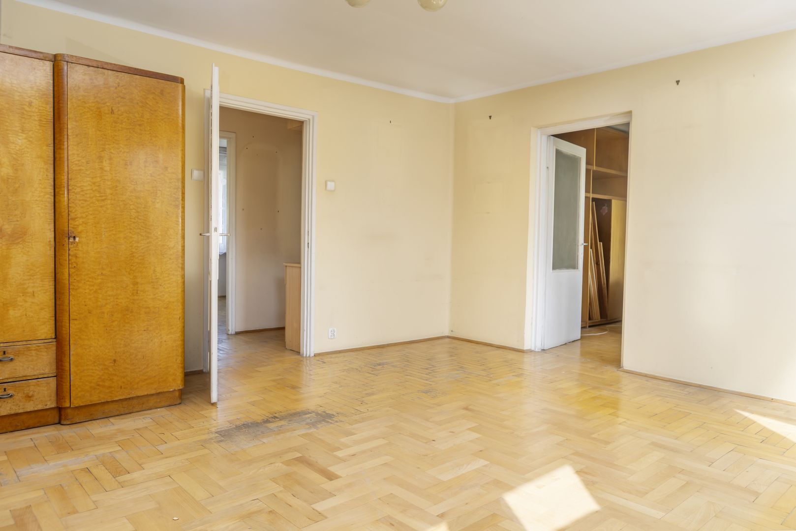 Bright apartment in need of renovation | Sady - Apartment - Sale - Kielce, os. Sady