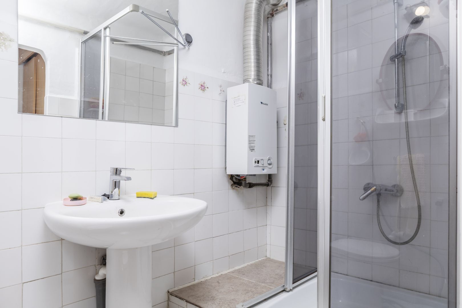 Bright apartment in need of renovation | Sady - Apartment - Sale - Kielce, os. Sady