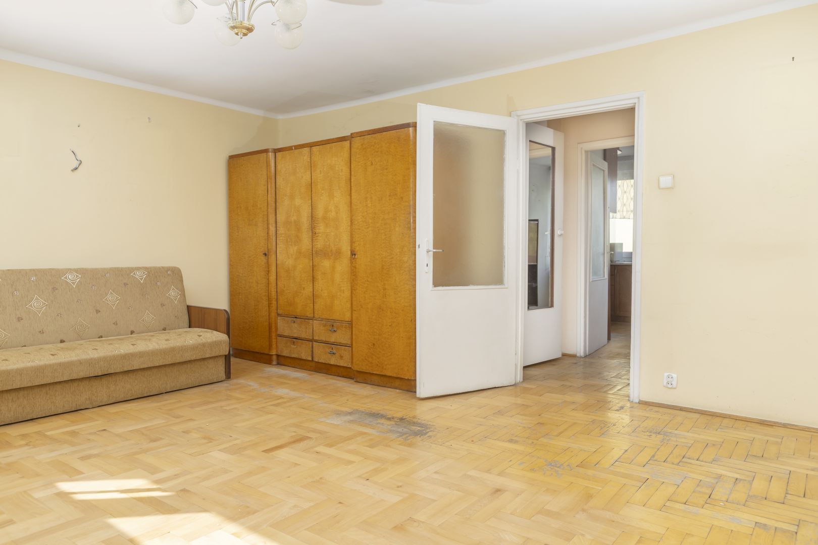 Bright apartment in need of renovation | Sady - Apartment - Sale - Kielce, os. Sady
