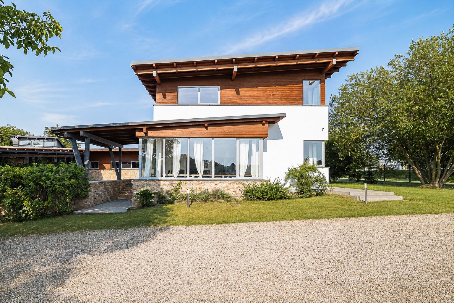 A spectacular residence bordering a nature reserve - Дім - Продаж - Pruszkowski, Nadarzyn