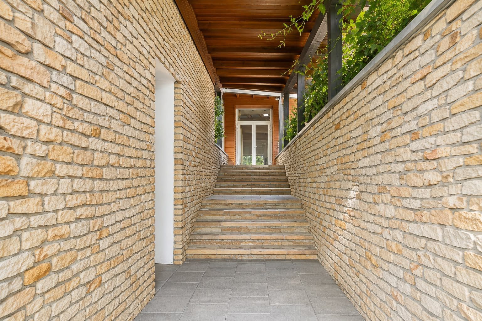 A spectacular residence bordering a nature reserve - Дім - Продаж - Pruszkowski, Nadarzyn
