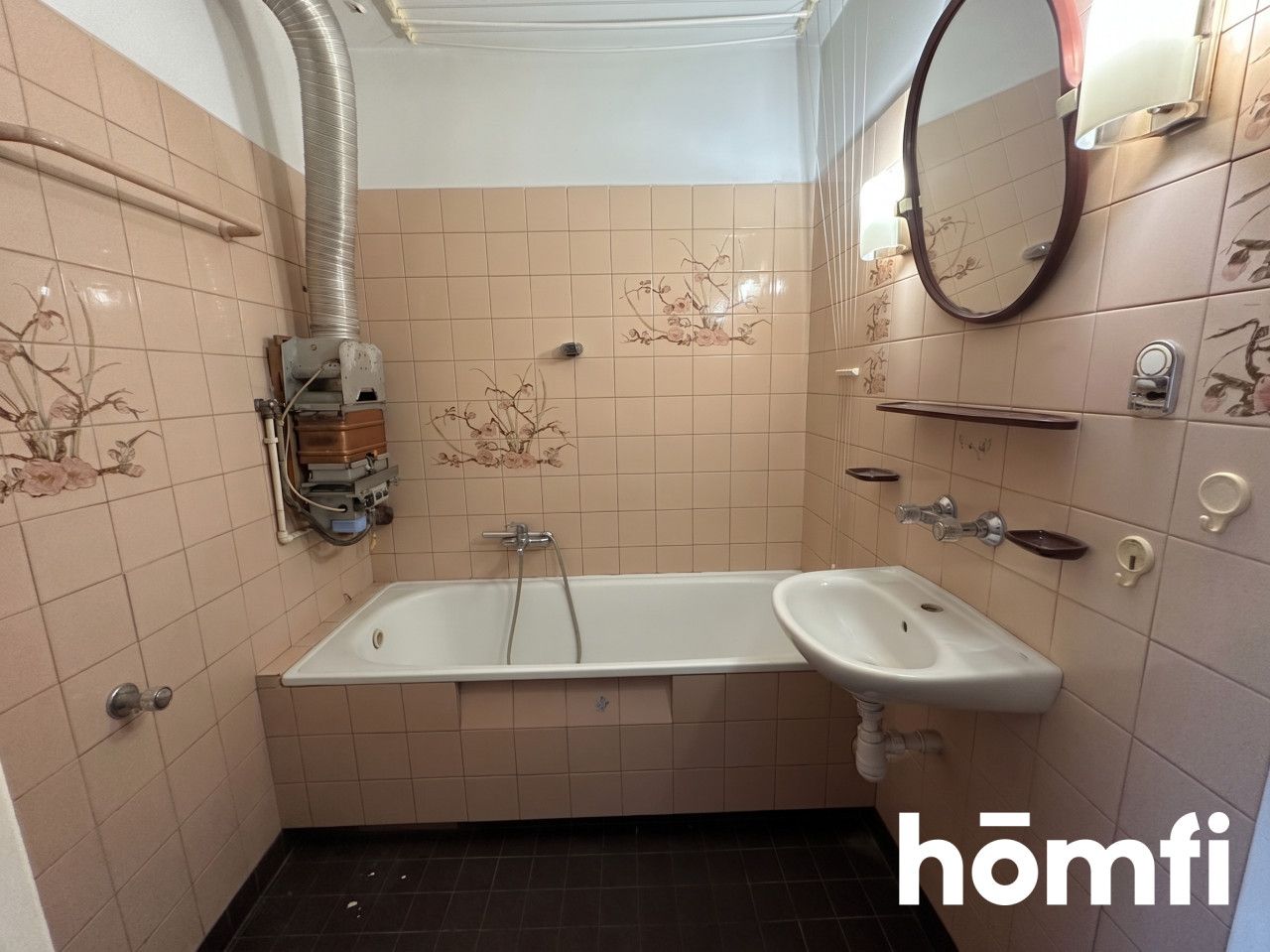 Spacious apartment requiring complete renovation - Apartment - Sale - Kielce, Centrum