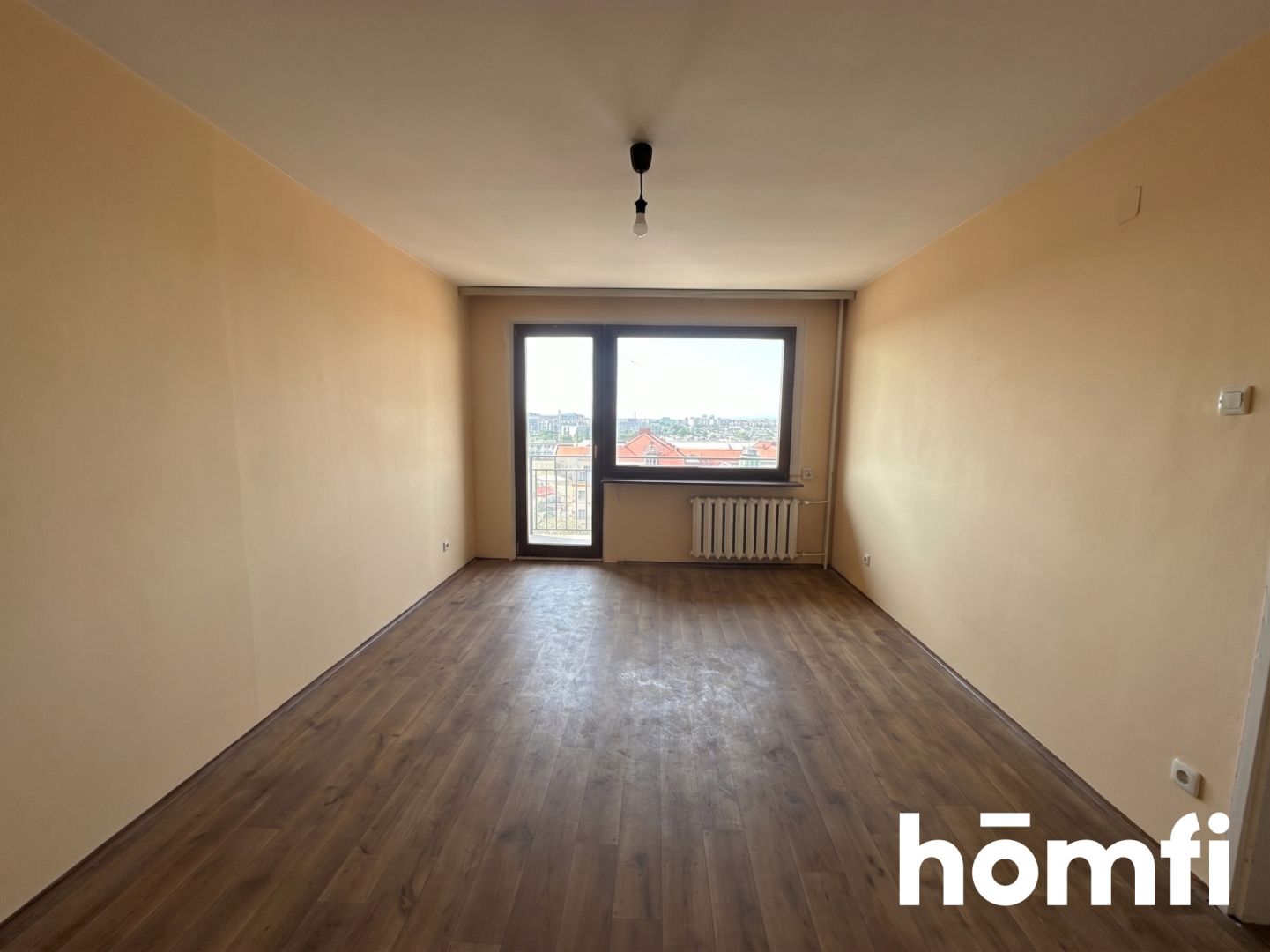 Spacious apartment requiring complete renovation - Apartment - Sale - Kielce, Centrum