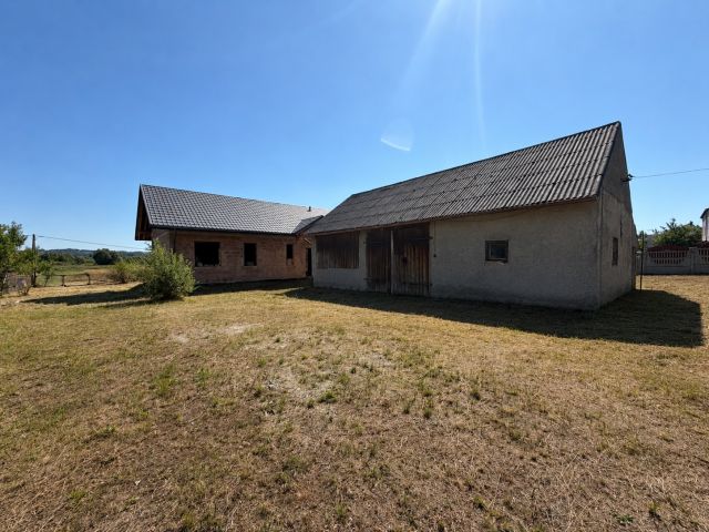Klęczany – 1.36 ha of land with houses and development conditions!! - Дім - Продаж - Ropczycko-Sędziszowski, Sędziszów Małopolski / Klęczany