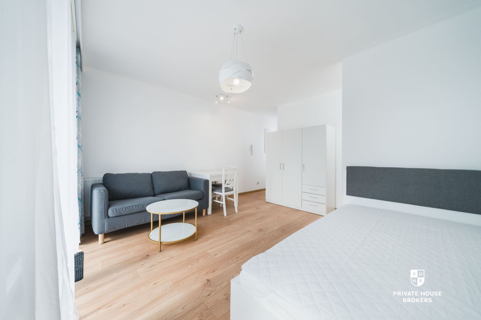 A bright studio 28m2 with a double bed at Stańczyka Street - Osiedle KRK - Apartment - Rent - Kraków, Krowodrza / Bronowice