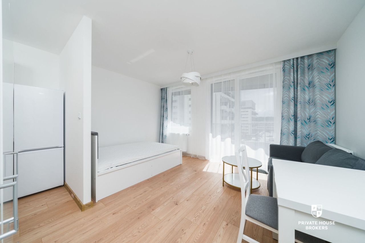 A bright studio 28m2 with a double bed at Stańczyka Street - Osiedle KRK - Apartment - Rent - Kraków, Krowodrza / Bronowice