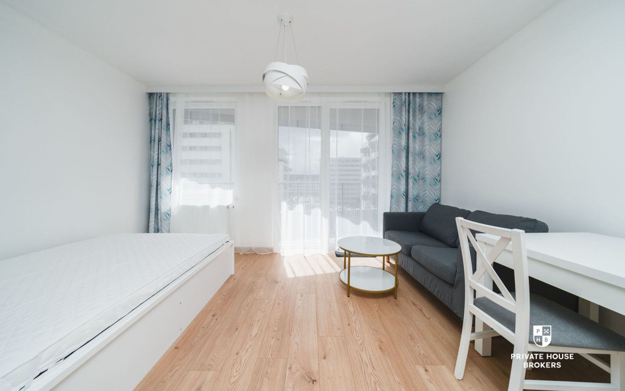 A bright studio 28m2 with a double bed at Stańczyka Street - Osiedle KRK - Apartment - Rent - Kraków, Krowodrza / Bronowice