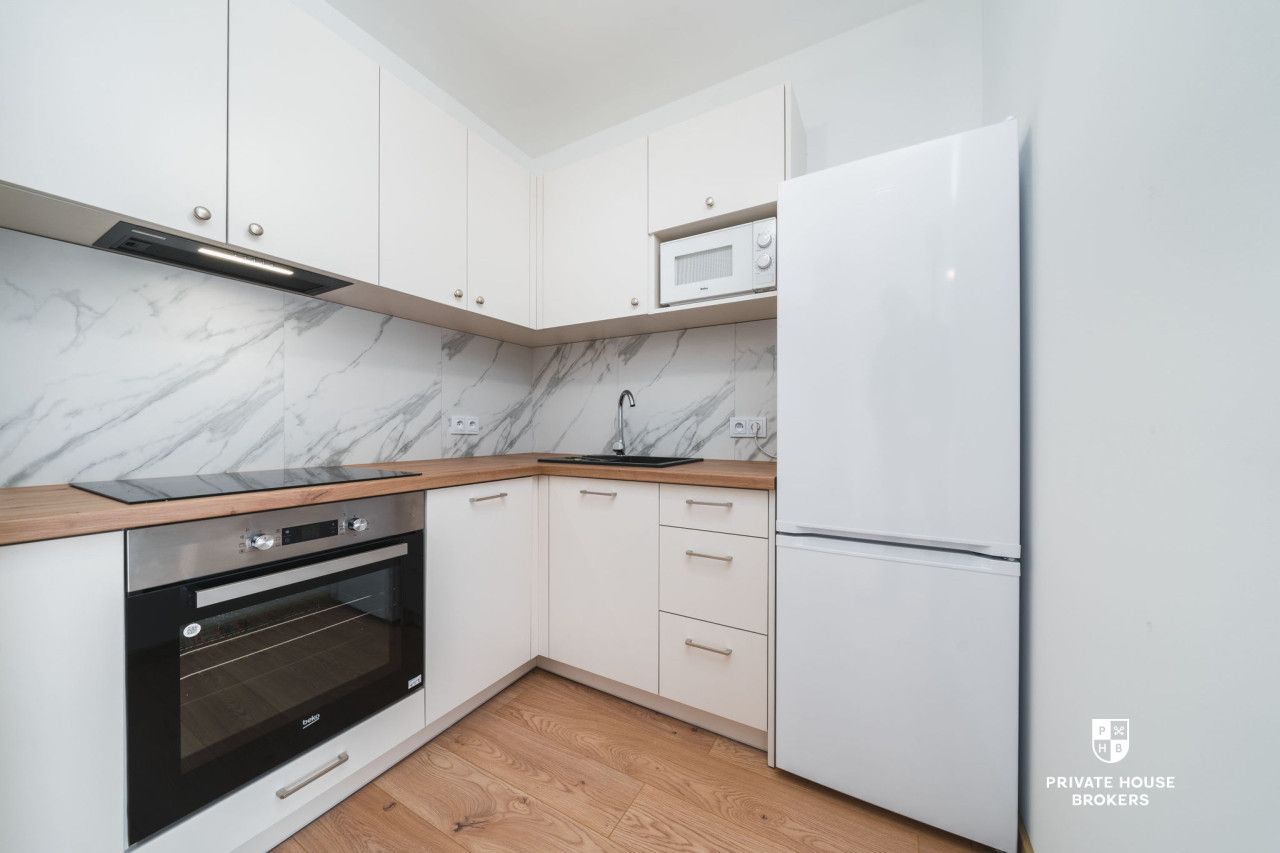 A bright studio 28m2 with a double bed at Stańczyka Street - Osiedle KRK - Apartment - Rent - Kraków, Krowodrza / Bronowice
