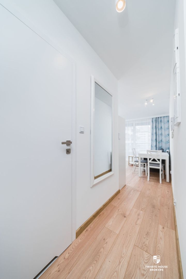 A bright studio 28m2 with a double bed at Stańczyka Street - Osiedle KRK - Apartment - Rent - Kraków, Krowodrza / Bronowice