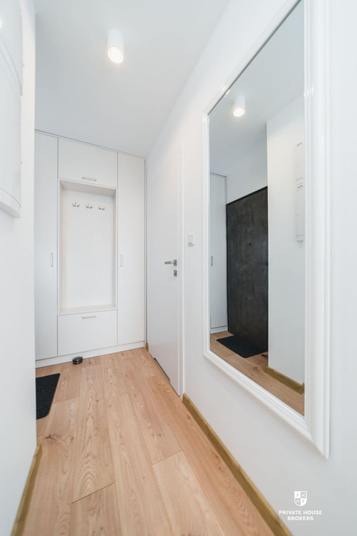 A bright studio 28m2 with a double bed at Stańczyka Street - Osiedle KRK - Apartment - Rent - Kraków, Krowodrza / Bronowice
