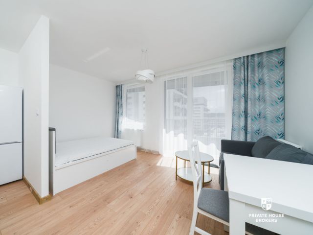 A bright studio 28m2 with a double bed at Stańczyka Street - Osiedle KRK - Apartment - Rent - Kraków, Krowodrza / Bronowice