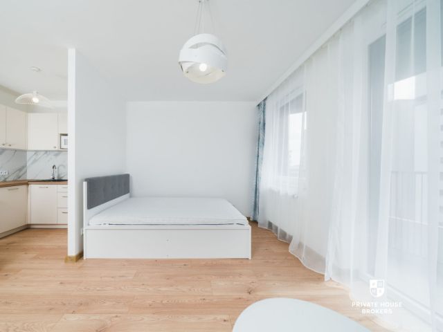 A bright studio 28m2 with a double bed at Stańczyka Street - Osiedle KRK - Apartment - Rent - Kraków, Krowodrza / Bronowice