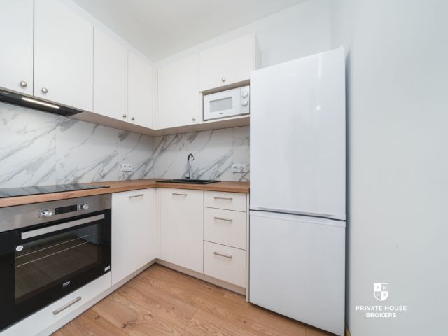 A bright studio 28m2 with a double bed at Stańczyka Street - Osiedle KRK - Apartment - Rent - Kraków, Krowodrza / Bronowice