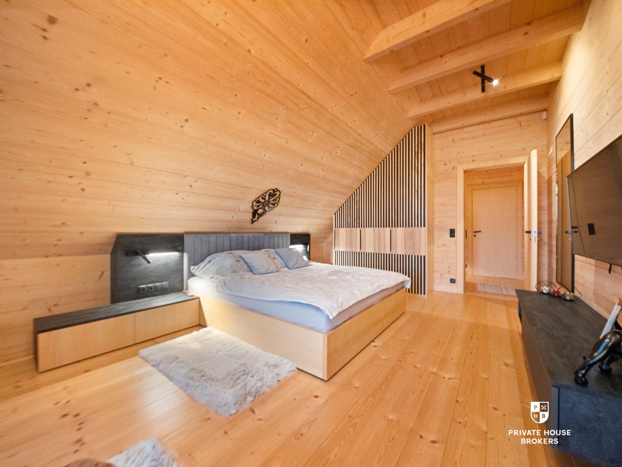 Feel the mountain magic! Exclusive log villa in Gorce: sauna, scenic terrace, Smart Home - House - Sale - Limanowski, Kamienica