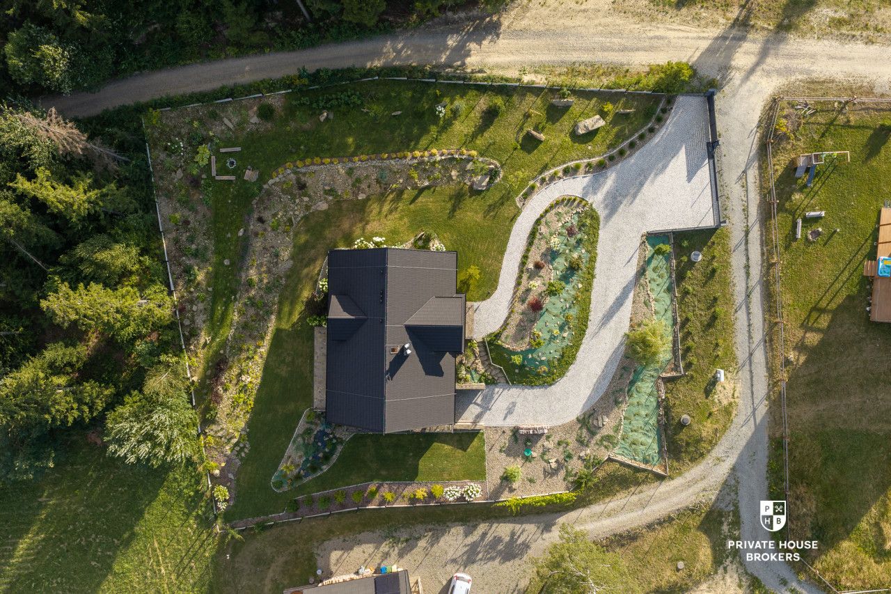Feel the mountain magic! Exclusive log villa in Gorce: sauna, scenic terrace, Smart Home - House - Sale - Limanowski, Kamienica