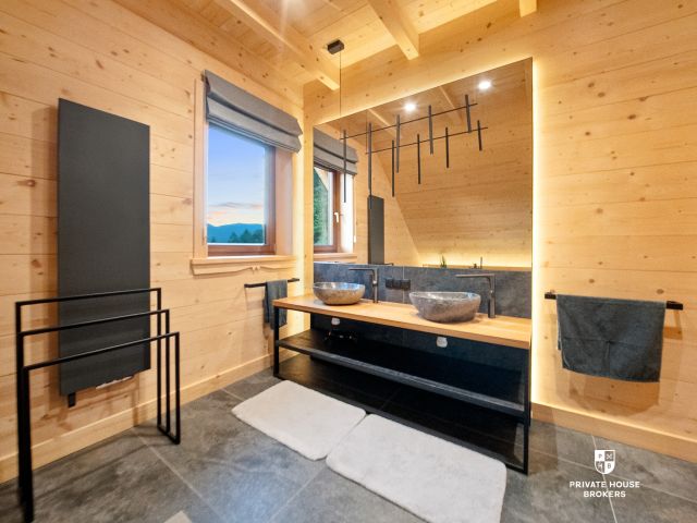 Feel the mountain magic! Exclusive log villa in Gorce: sauna, scenic terrace, Smart Home - House - Sale - Limanowski, Kamienica