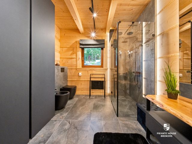 Feel the mountain magic! Exclusive log villa in Gorce: sauna, scenic terrace, Smart Home - House - Sale - Limanowski, Kamienica