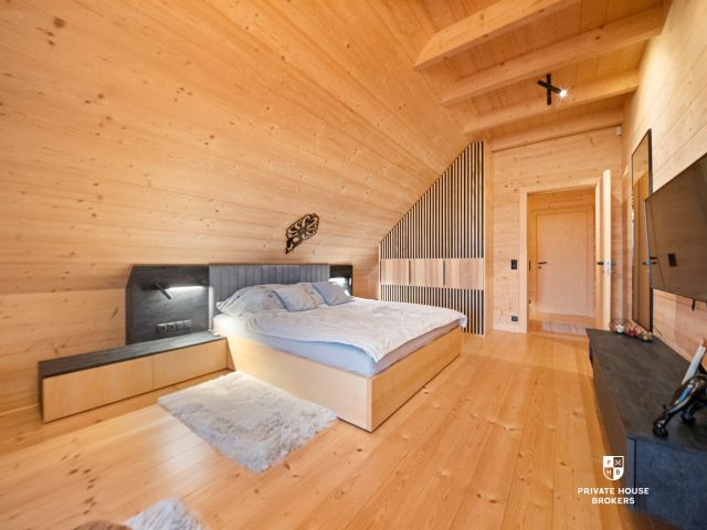 Feel the mountain magic! Exclusive log villa in Gorce: sauna, scenic terrace, Smart Home - House - Sale - Limanowski, Kamienica