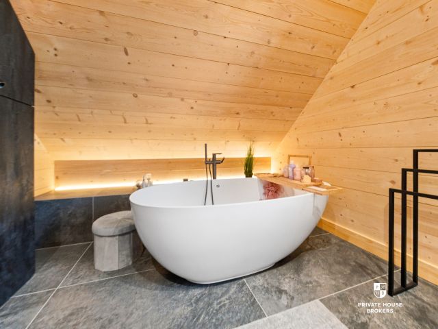 Feel the mountain magic! Exclusive log villa in Gorce: sauna, scenic terrace, Smart Home - House - Sale - Limanowski, Kamienica